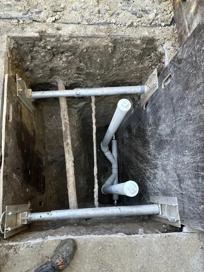 Experienced plumber completing Drain Cleaning work in Magalia